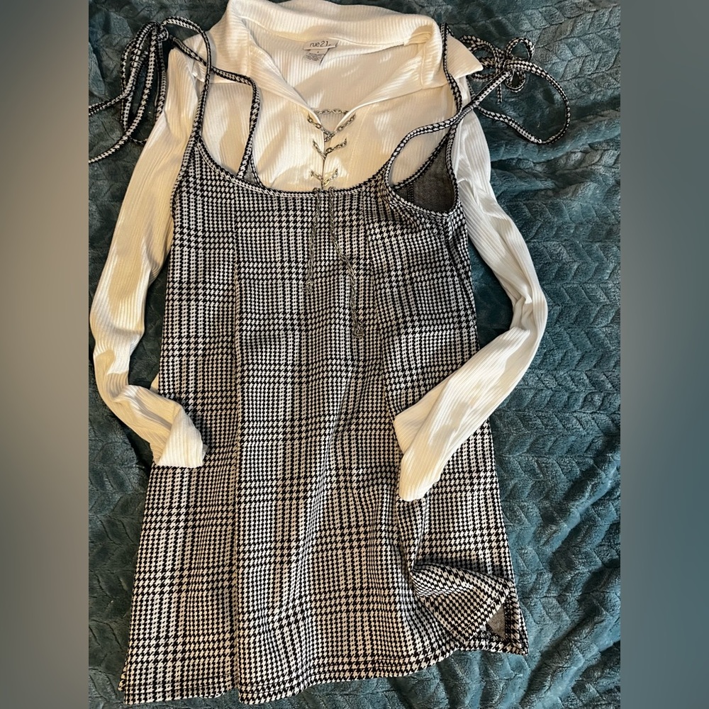 White shirt and adjustable dress.